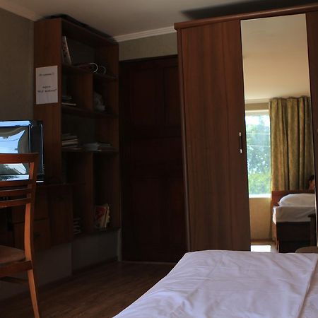 Holiday Hostel House 비슈케크 외부 사진