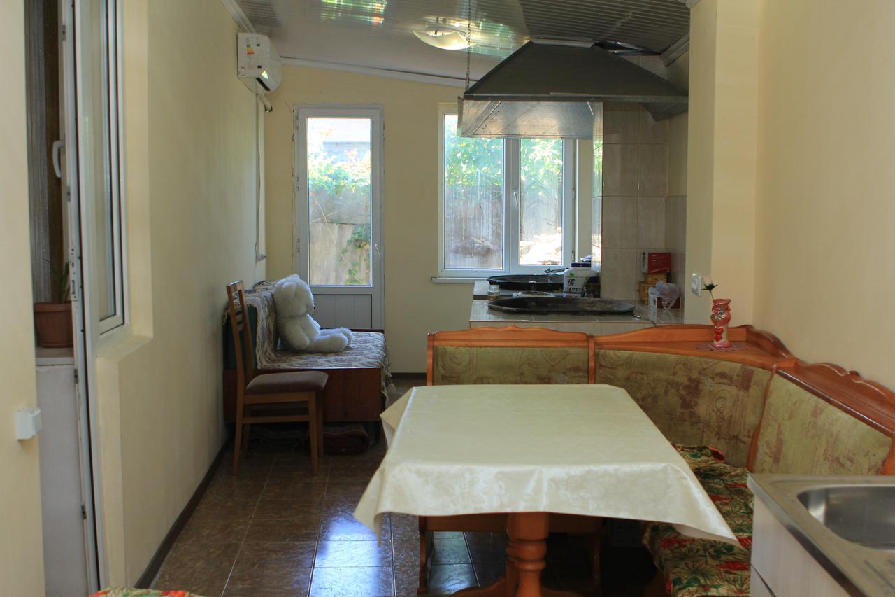 Holiday Hostel House 비슈케크 외부 사진